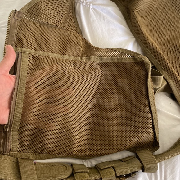 Red Rock Tactical vest - Picture 8 of 12